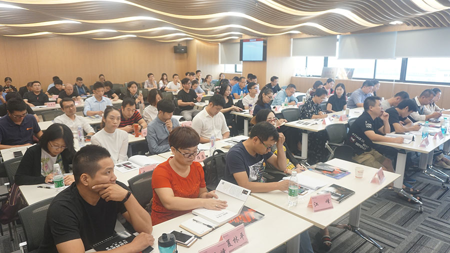 卓越經理人高級實戰班核心課程之《互聯網思維與經營創新》、《卓越領導力》在上海交大準時開課
