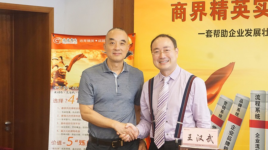 精英治邦，品牌報(bào)國。建立自己的品牌優(yōu)勢和品牌價(jià)值