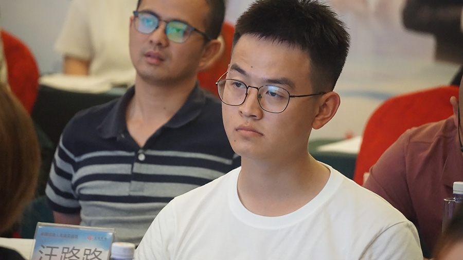 一個看不懂財務報表，不能進行企業分析的人是不能對本企業做出正確的經營決策的