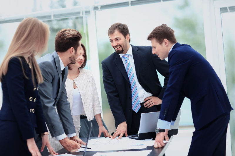 員工躺平VS企業內耗？4個雙贏策略，讓離職率降30%、人效翻倍！